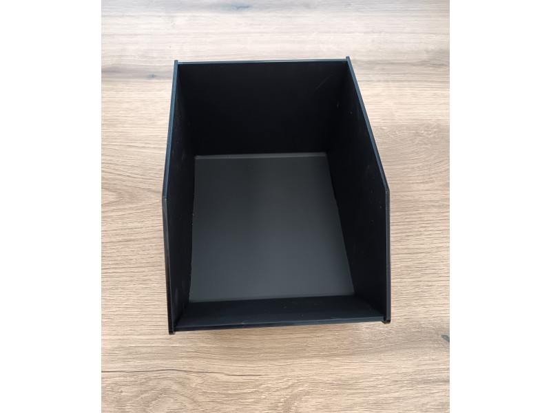 Škatla iz črnega mat pleksi stekla